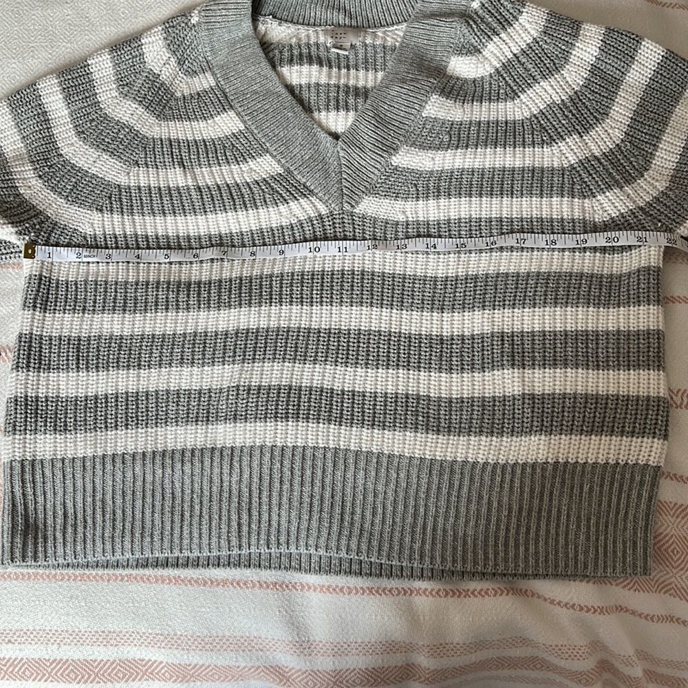 A New Day Grey and White Striped V-Neck Knit Sweater Size Small - Picture 6 of 7